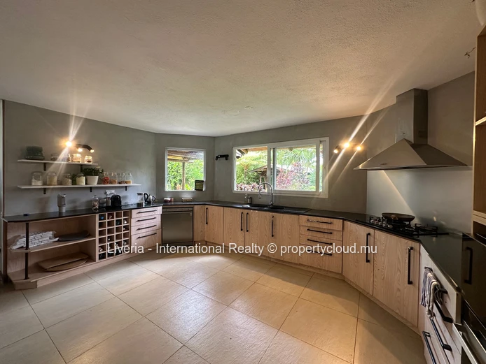 Propriété Privée de 5 Chambres sur 3 500 m² au Domaine de la Grave