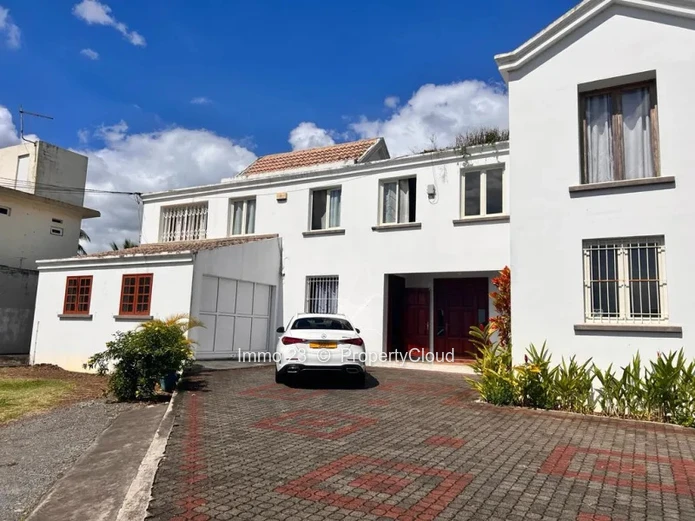 House / Villa - 5 bedrooms - Sodnac - Ref. MA86825VE