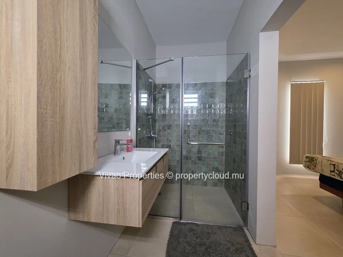 Villa individuelle de 2 chambres en-suite avec piscine privée à louer à Péreybère