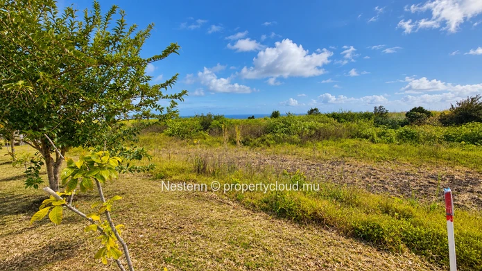 Freehold residential plot of 1,097 m² 