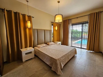 6 Bedroom House