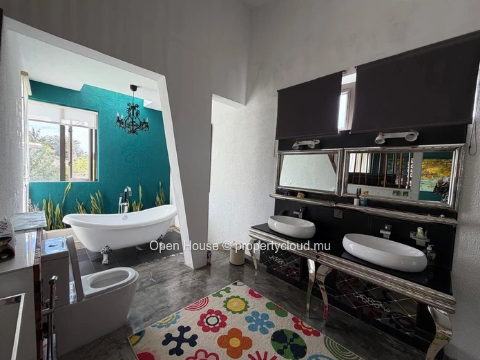 Villa 4 chambres de 365 m² à vendre à Balaclava avec jardin