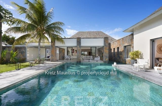 Exceptional villa with a huge swimming pool