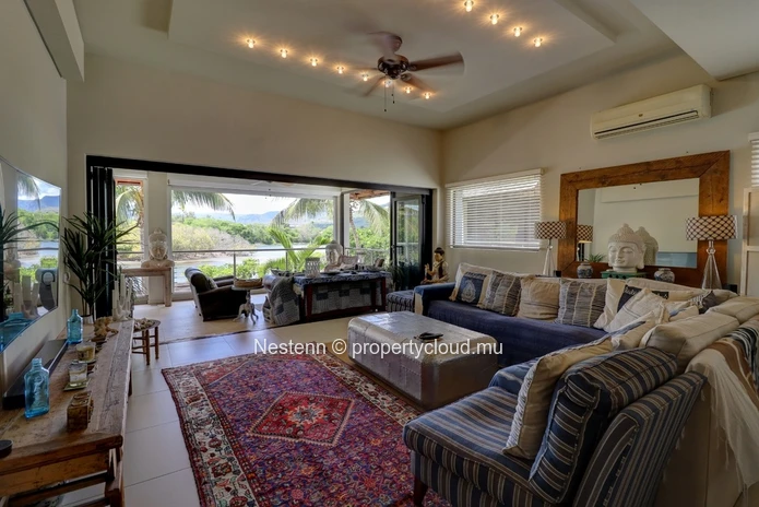 Furnished 4-bed duplex with river and mountain views, and close to the beach