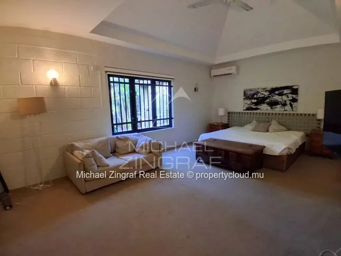 Spacious Family Villa with Pool in Pereybere