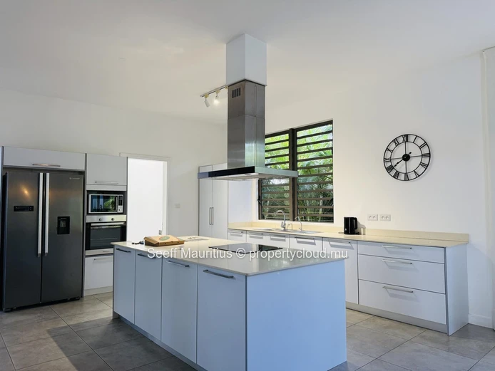 Tropical Modernity at Its Finest: Villa Bois Chandelle Mont Choisy