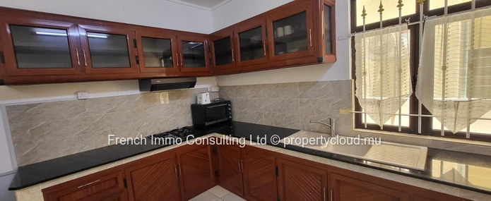 Villa 4 chambres plus jardin et piscine a pereybere