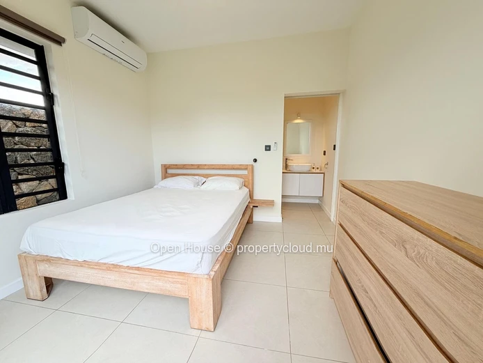 Furnished 320m² Villa for Rent in Charmoze