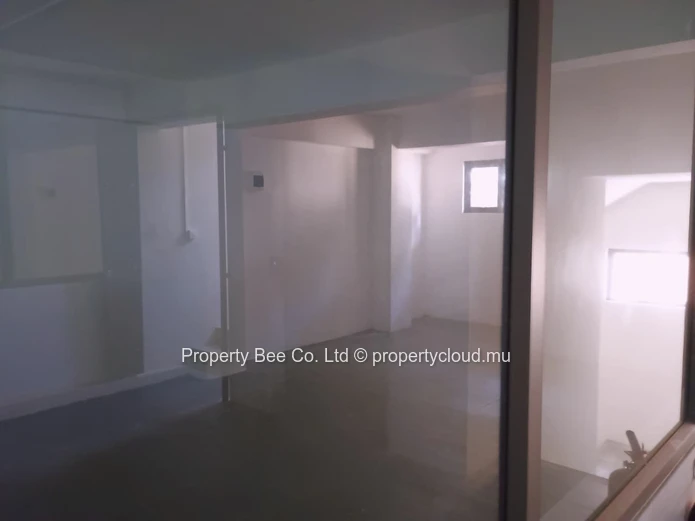 2024 Unfurnished office: Main Road Beau Bassin / Medical-Health
