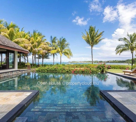 Villa pieds dans l'eau au coeur du prestigieux domaine de ANAHITA.