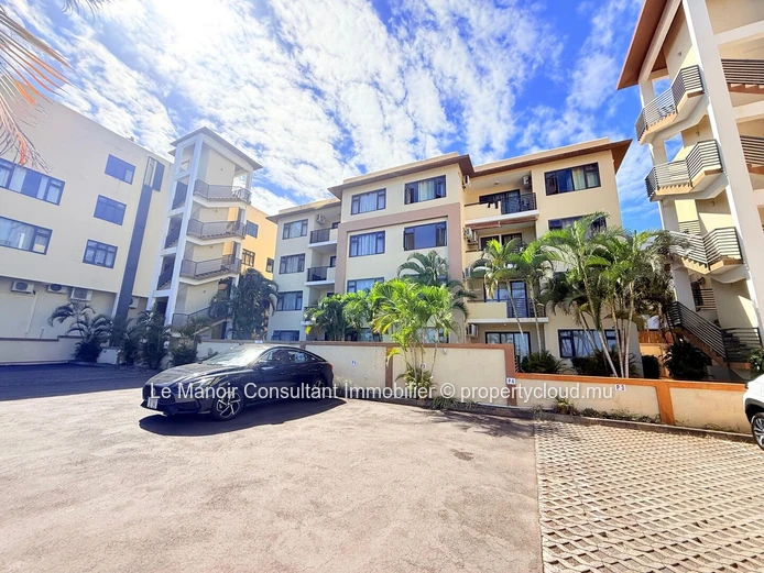 3-Bedroom Apartment - Sea view - Close to bus stop, shops and beaches