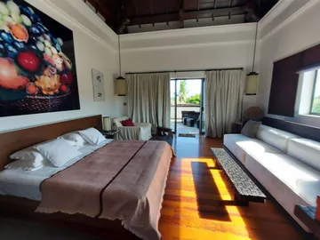 6 Bedroom Villa