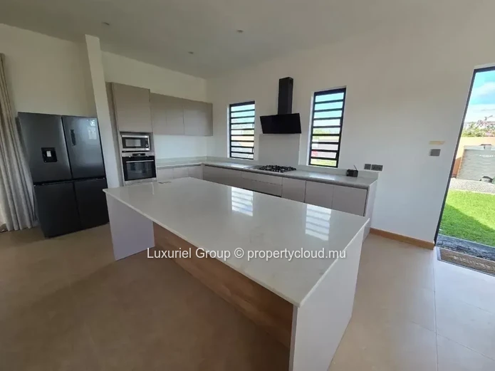 New Luxury Villa for Rent in Pereybere – Space, Comfort and Modern Living