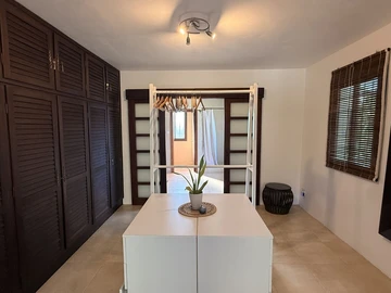 6 Bedroom Villa