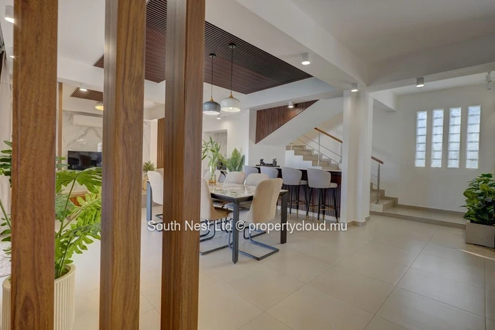 Beautiful villa of 4 bedrooms close to the beach