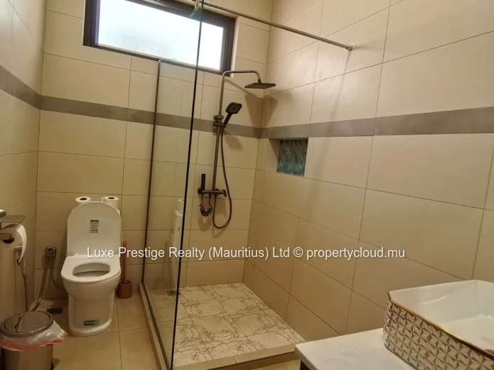 Villa Familiale de Luxe 4 Chambres avec Piscine Privée à Vale | Charges Incluses | Proche de Northfields Internationa...