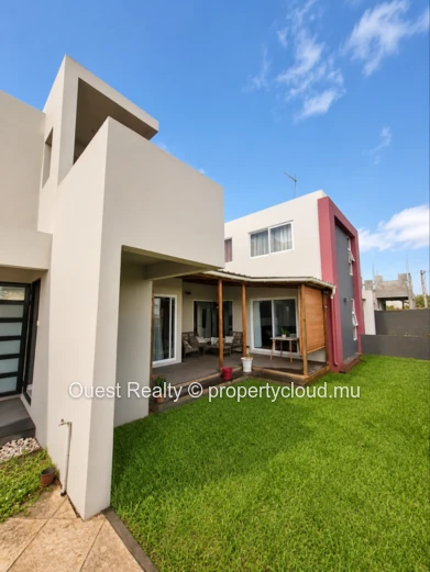 Villa 3 Chambres avec Piscine Privée & Jardin – Albion