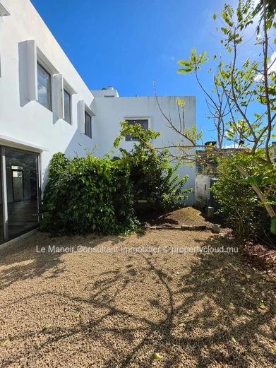 Villa 5 chambres à vendre à Vacoas, 210 m² habitables