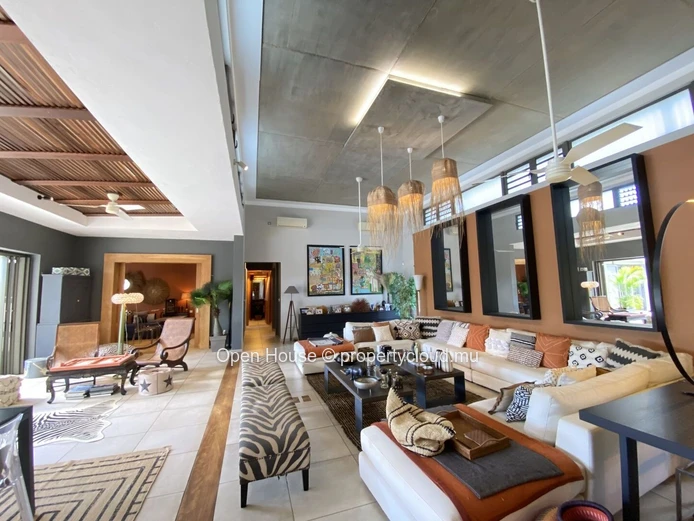 A VENDRE - Villa contemporaine de 300m2  - 4 chambres - salle de vie de 80m2 - cuisine extérieure - buanderie - pisci...
