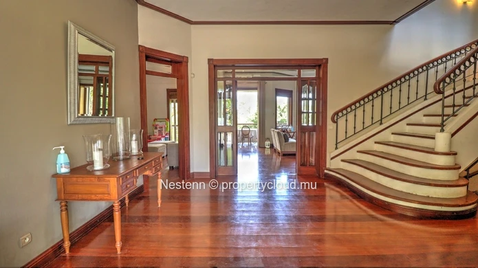 Propriété d'exception de 1 148 m² avec 7 chambres