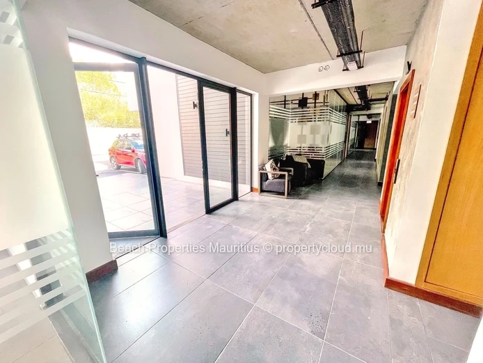 54 m² Core & Shell Office for Rent | Balcony, Mountain View, Tamarin