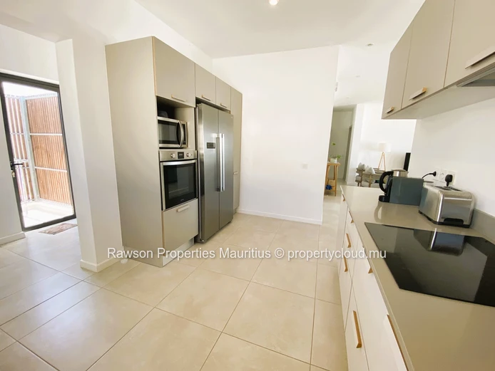  Incroyable Penthouse En Bord De Mer Entièrement Meublé