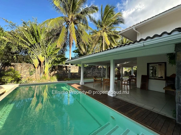 Villa 4 chambres à louer à Pointe aux Canonniers – 3 000 € / mois