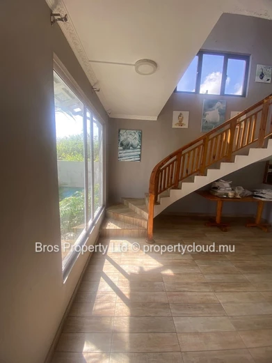 Maison à vendre - Rivière du Rempart | 7 500 000 Rs | Terrain de 7 perches
