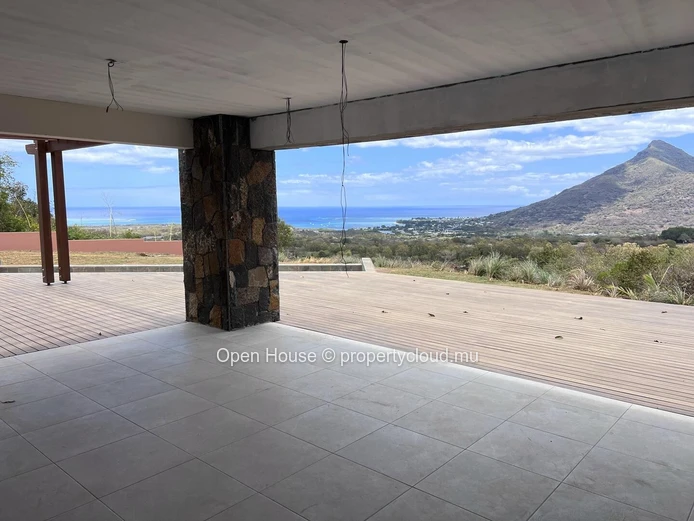 New high standing PDS villa for sale, 4 bedrooms, pool, sea view, furnished, air-conditioned.