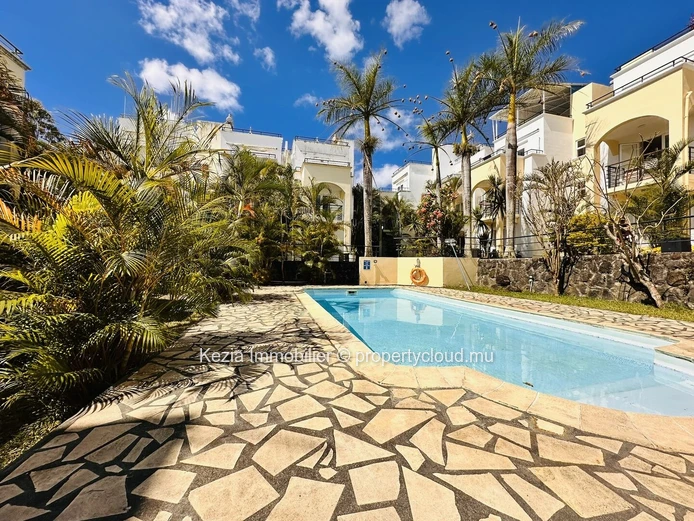 Spacious Triplex With Garden