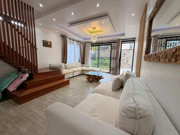 5 Bedroom Villa