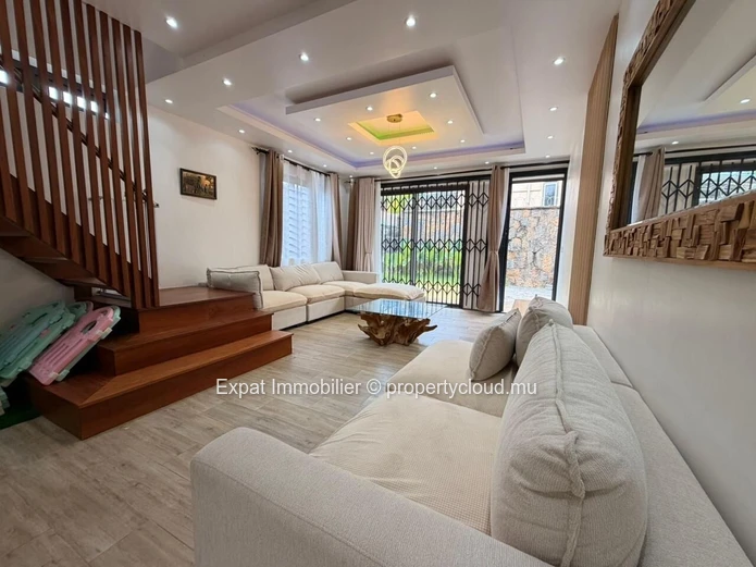 5-bedroom family villa + study for rent – Pointe aux Canonniers, Coastal Road