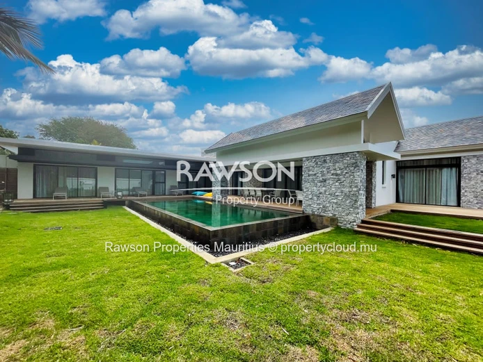 4 Bedroom Luxury Villa | Pool & Garden | Péreybère | Accessible To Foreigners | €