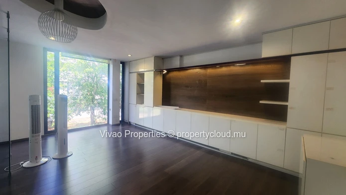 Espace de bureau à louer à Ebène avec 34m² d'espace de travail moderne