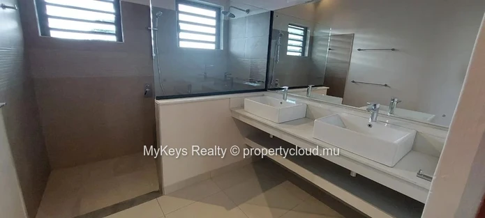 Mountain Views – Private Pool – Large Garden
