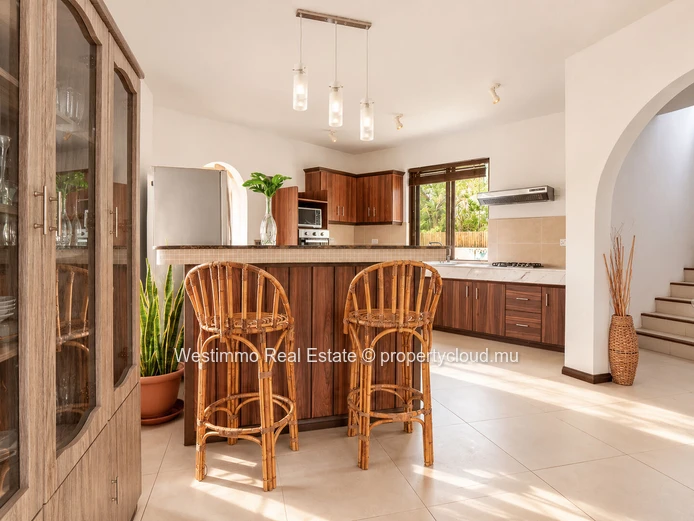 4-bedroom family villa with pool in Black River
