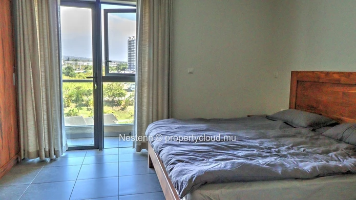 Modern 2-bedroom apartment with mountain view