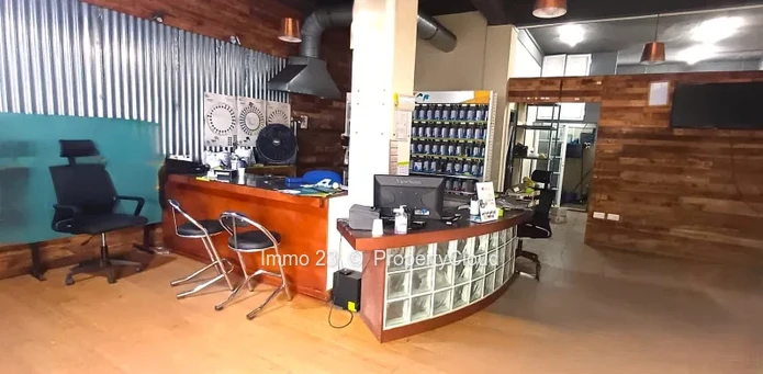 Commercial Space - 76.17m2 - Belle Rose (Est) - Ref. EM98860VE