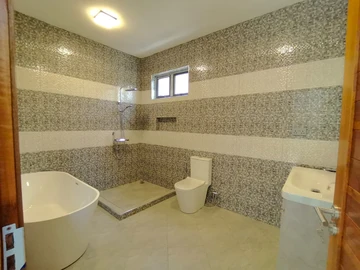 5 Bedroom Villa