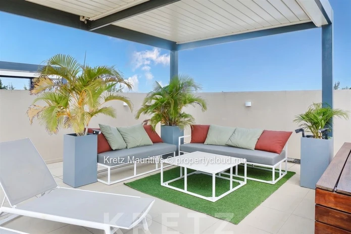 Exceptional Penthouse with Private Rooftop Pool in Pereybère (Sole Mandate)