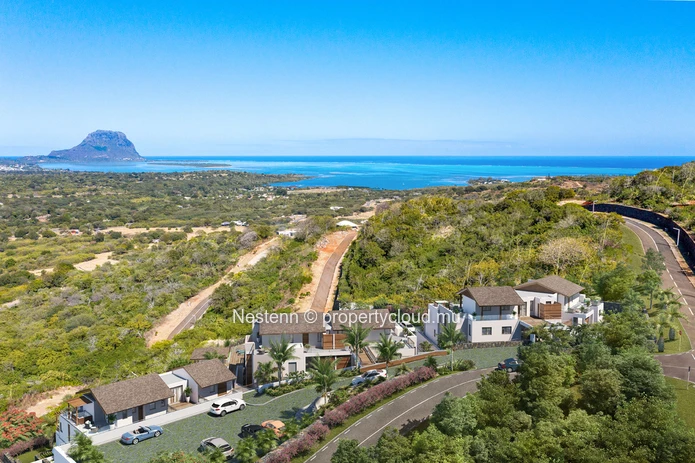 Mountain and sea view 3-bed penthouse in a residential estate