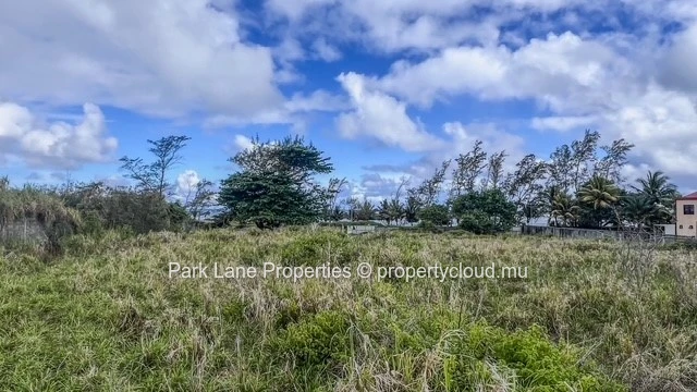 Terrain résidentiel pied dans l'eau  - 1.90 arpent - Le Bouchon