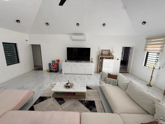 Superbe villa à vendre dans une résidence sécurisée au cœur de Tamarin, Île Maurice
