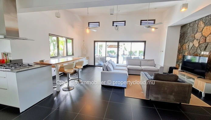 Maison meublée de 300m² avec piscine privée à louer à Grand Baie