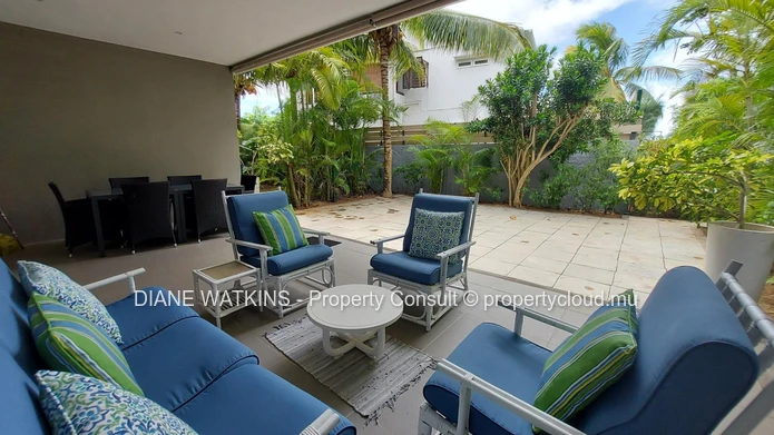 Modern apartment with beach access for rent in Pointe d'Esny