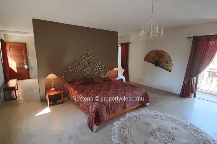 Residential estate with 1 villa and 4 bungalows - With license. 