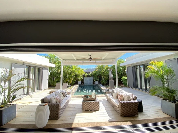 A VENDRE - Villa contemporaine de 300m2  - 4 chambres - salle de vie de 80m2 - cuisine extérieure - buanderie - pisci...