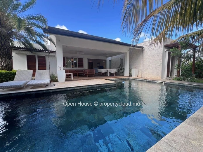 Villa meublée 3 chambres avec piscine privée à louer à Grand Baie