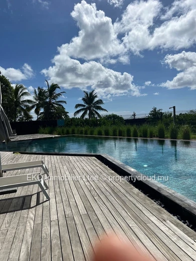 Beachfront Penthouse in Pointe aux Piments - 2BR, Pool & Sea View