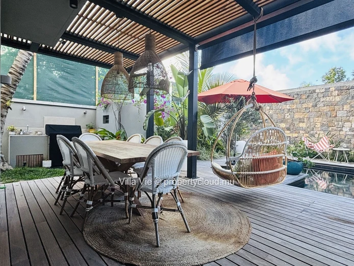 Roches Noires - Très beau duplex de 5 chambres avec rooftop et accès mer (Mandat exclusif)